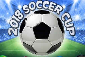 Iso jalkapallo jalkapallokentällä, taustalla stadionin valot ja teksti 2018 Soccer Cup