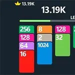 Värikkäitä numeroituja laattoja rivissä sinisellä taustalla