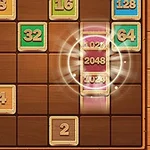 Pelilaudalla on numeroruudut, joissa yhdistyviä lukuja kuten 4, 32 ja 2048