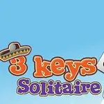 Korttikuvia sinisellä taustalla, jossa on näkyvillä kirjainkortit pataässä, patajätkä ja pata kuningatar, sekä teksti 3 keys Solitaire sombrero-hatulla koristeltuna