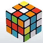 Monivärinen Rubikin kuutio, jossa on näkyvissä eri värisiä neliöitä kuten punainen, oranssi, sininen ja vihreä