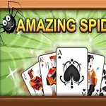 Pelipakka kortteja, joissa on viisi avointa pelikorttia ja teksti Amazing Spider ylhäällä kahden hämähäkin kuvalla
