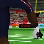 Amerikkalainen jalkapalloilija potkaisee palloa kohti maalitolppia stadionilla