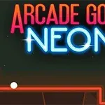Kuvassa on värikäs neonvalokyltti, jossa lukee Arcade Golf Neon, ja alhaalla näkyy valkoinen pallo oranssia reittiä pitkin