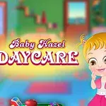 Kaksi hymyilevää lasta päiväkodin värikkäässä huoneessa otsikolla Baby Hazel Daycare
