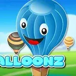 Hymyilevä sininen kuumailmapallo kirkkaalla taivaalla muiden värikkäiden kuumailmapallojen kanssa, taustalla vihreitä mäkiä ja teksti Balloonz