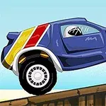 Sininen sarjakuvatyylinen auto, jossa on kelta-punaisia raitoja, ajamassa puisella rampilla taivasta vasten