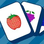 Kolme korttia, joissa on mansikan, violetin rypälekimpun ja sinisen rypäleen kuvat