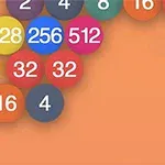 Värikkäitä palloja, joissa on numeroita, oranssilla taustalla