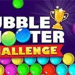 Värikkäitä palloja tummansinisellä taustalla, ylhäällä pokaali ja teksti Bubble Shooter Challenge