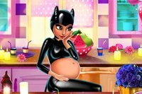 Catwoman Raskaana: Liity Catwomanin supersankarin raskausmatkalle
