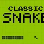 Kuvassa on vihreä ruudukko, jossa lukee suurilla pikselikirjaimilla CLASSIC SNAKE ja alareunassa näkyy pieni käärmeen grafiikka