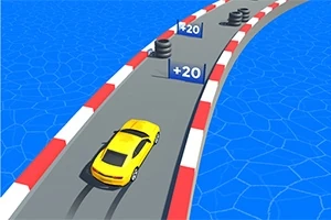 Keltainen auto ajaa kilparadalla, jota ympäröi sininen vesi, ja radalla on renkaita ja +20-merkkejä