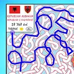 Sinisellä reitillä varustettu sokkelokartta, jossa on Albanian liput, maan nimi ja kaupunkien nimet