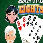 Neljä piirroshahmojen kasvoa pelikorttien ja tekstin Crazy Little Eights ympärillä vihreällä taustalla