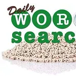 Pino kirjaimilla varustettuja noppia ja teksti Daily Word Search suurennuslasin kera