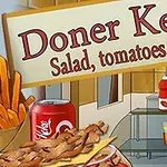 Doner-kebab-kyltti, ranskalaiset, virvoitusjuomatölkki ja kebablihaa täynnä oleva lautanen ravintolassa