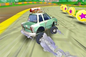 Vihreä auto driftamassa kilparadalla kirkkaiden värikkäiden kolikoiden edessä