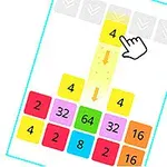 Käsin osoitettava sormi siirtämässä keltaista laattaa numerolla neljä värikkäiden numeroitujen laattojen joukossa