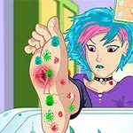 Hahmo, jolla on sininen ja pinkki hiukset, tutkii jalkaansa, joka on täynnä värikkäitä ihottumia tai merkintöjä