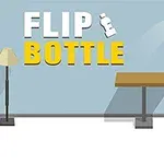 Vesipullo lentää huoneessa, jossa on lamppu, pöytä ja tuoli vaaleansinistä seinää vasten, ja tekstinä FLIP BOTTLE