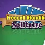 Violetti tausta, vihreä pöytä, pelikortteja ja teksti Freecell Klondike Solitaire