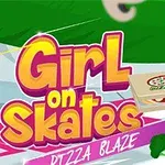 Nuori tyttö rullaluistimilla punaisessa kypärässä pitelee pizzalaatikkoa värikkään taustan edessä
