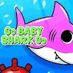 Vaaleanpunainen piirretty hai ui sinisessä vedessä punaisen esineen lähellä, ja tekstinä Go BABY SHARK Go