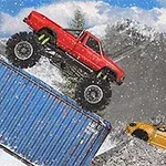 Punainen maastoauto ajaa sinisen kontin päällä lumisessa vuoristomaisemassa, taustalla näkyy keltainen auto ja lumisia puita
