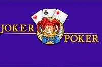 Casino-peli pokerikorteilla, joka muistuttaa kolikkopeliä