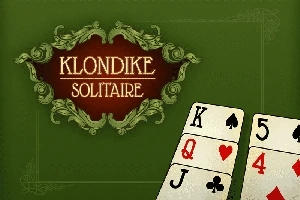 Vihreällä taustalla koristeellinen kyltti, jossa lukee Klondike Solitaire, ja osittain näkyvissä pelikortteja, kuten kuningas, kuningatar, sotamies, viitonen ja nelonen