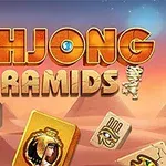 Mahjong-laatat pyramidien ja aavikkomaiseman edessä, jossa on näkyvissä kameli ja muumio