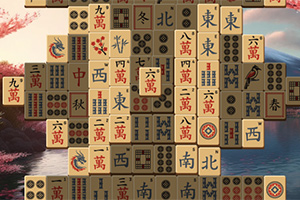 Pinottuja mahjong-laattoja, joissa on erilaisia merkkejä ja symboleja, ja taustalla on maisema vaaleanpunaisilla puilla ja vuorilla