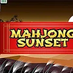 Punaisella taustalla oleva rulla, jossa lukee Mahjong Sunset, auringonlaskun maisema ja bambulehtiä edustava alareuna