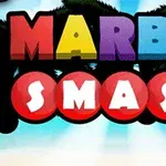 Värikkäät kirjaimet muodostavat tekstin MARBLE SMASH kirkkaalla taustalla, jossa on punaisilla ympyröillä korostettu alaosa