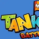 Värikäs teksti Tank Battle mustilla ääriviivoilla ja reikiä muistuttavilla koristeilla sinisellä taustalla, jossa pieni lippu lukee Micro