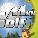 Tekstissä lukee Mini Golf ja taustalla on suuri golfpallo kirkasta taivasta vasten, ympärillä metsää ja pieni talo