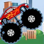 Punainen liekkikoristeltu monsteriauto hyppää ilmassa taustallaan kaupungin siluetti