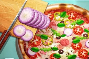 Puoliksi leikattu pizza, jossa on pepperonia, tomaattia, paprikaa, lehtivihanneksia ja viipaloitua punasipulia leikkuulaudalla