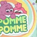 Kaksi värikästä, pörröistä hahmoa katsovat tekstin POMME POMME yli