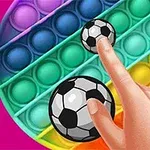 Kuva esittää kättä painamassa jalkapallo-kuviollisia pop it -kuplia sateenkaaren värisessä pyöreässä lelussa