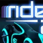 Sinisellä ja oranssilla hehkuvat futuristiset moottoripyörät sekä suuret valaistut tekstit rider 2