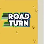 Road Turn -logo keltaisella taustalla, oikealla osittainen näkymä autotieltä, jossa viisi värikästä autoa