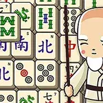 Piirroshahmo valkoisessa asussa seisoo mahjong-laattojen edessä pitäen keppiä kädessään