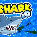 Piirretty hai ja teksti Shark io sinisessä vedessä