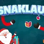 Joulupukki iloisessa ympäristössä, lahjojen ja joulukuusen ympäröimänä, taustalla teksti Snaklaus