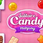 Vaaleanpunaisella taustalla näkyy erilaisia karkkikuvioisia laattoja ja keskellä teksti Solitaire Candy Mahjong