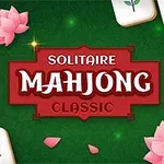 Vihreällä taustalla on mahjong-laattoja ja vaaleanpunaisia lootuskukkia