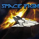 Avaruustaustalla lentävä valkoinen avaruusalus, jonka yläpuolella on teksti Space Fighter
