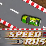 Vihreä auto ajaa kilparadalla, jossa on punavalkoiset reunukset ja taustalla näkyy pelin nimi Speed Rush